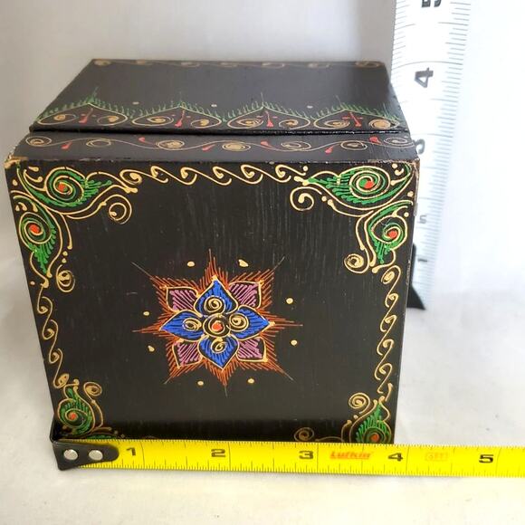 Vintage Hand-Painted Black Wooden Trinket Box with Lid Thailand 4x4x3.5. - Picture 4 of 5